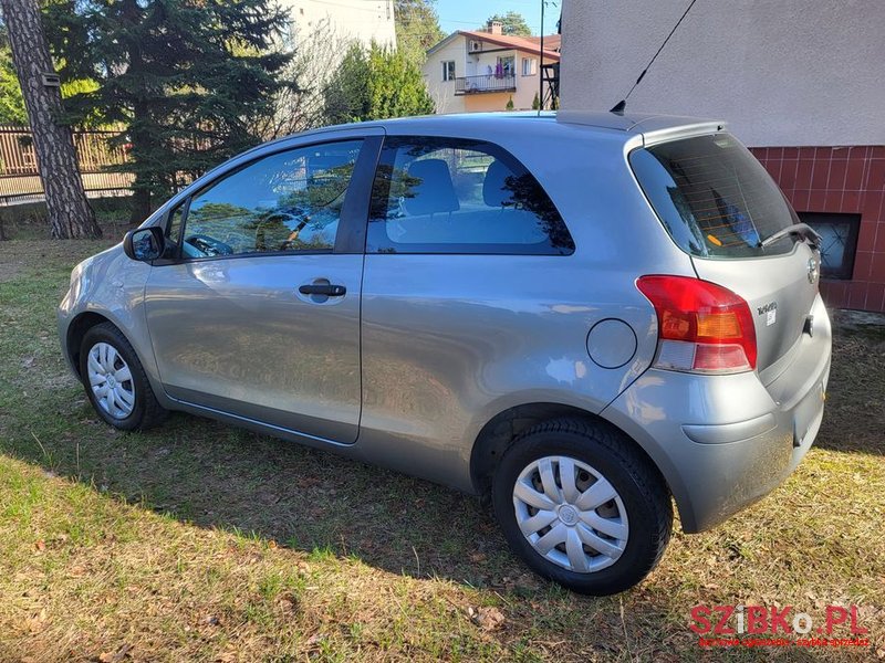 2009' Toyota Yaris 1.0 Luna A/C photo #3