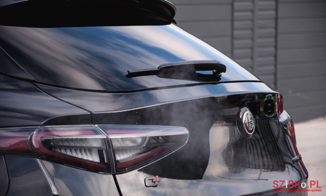 2021' Alfa Romeo Stelvio photo #2