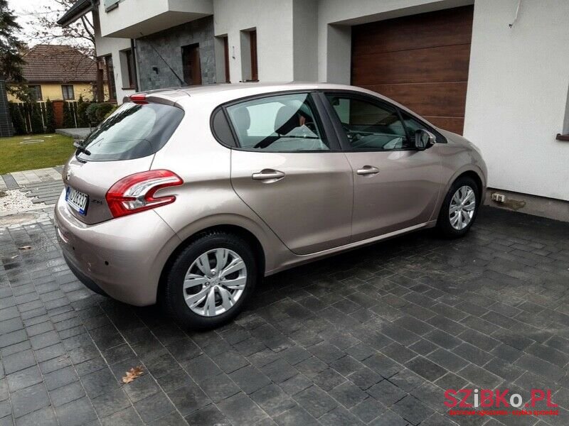 2012' Peugeot 208 photo #1