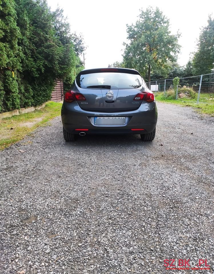 2012' Opel Astra photo #6