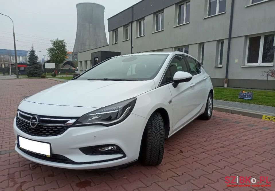 2018' Opel Astra photo #2