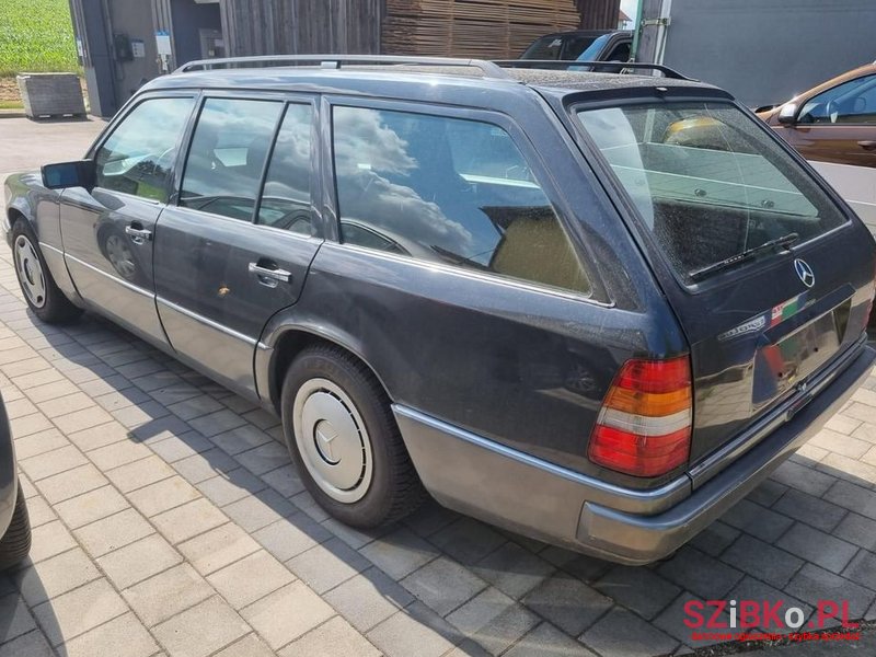 1994' Mercedes-Benz E-Class 220 T photo #4