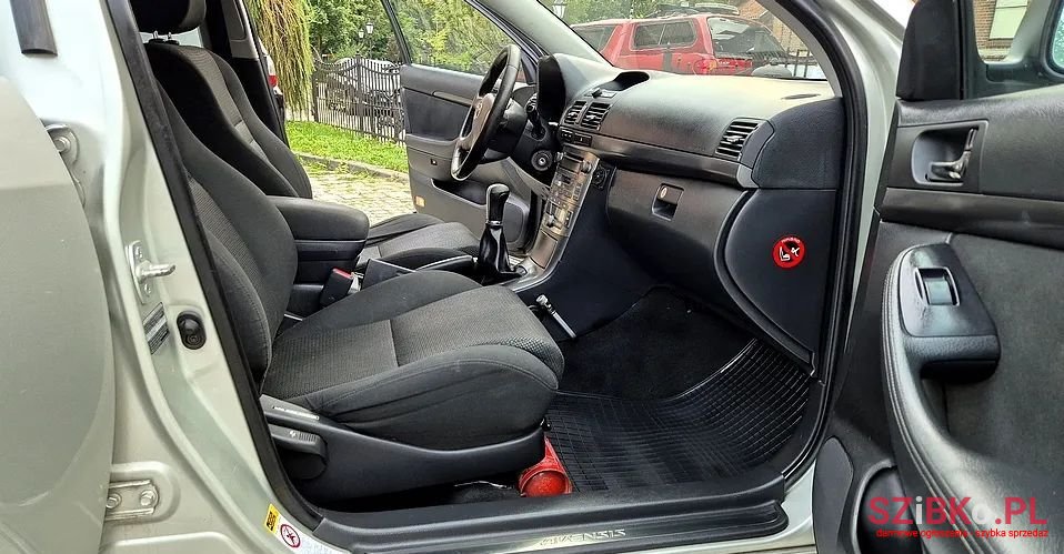 2004' Toyota Avensis 2.0 Vvt-I Prestige photo #6