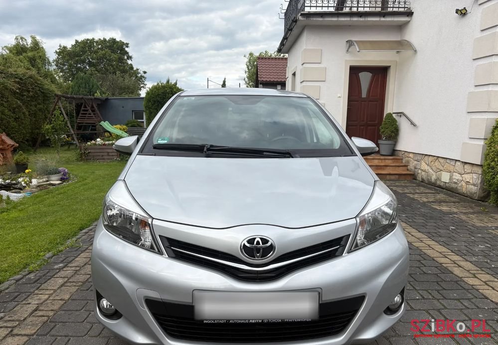 2013' Toyota Yaris photo #2