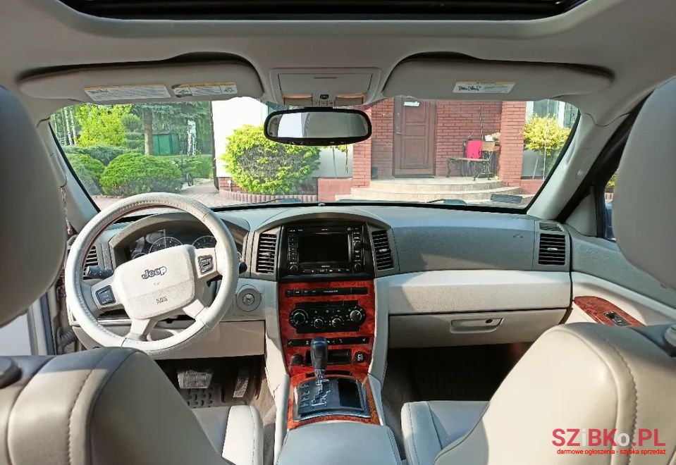 2007' Jeep Grand Cherokee photo #4