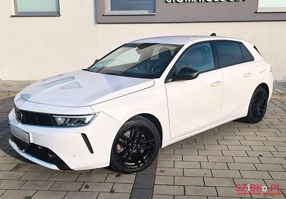 2022' Opel Astra photo #2