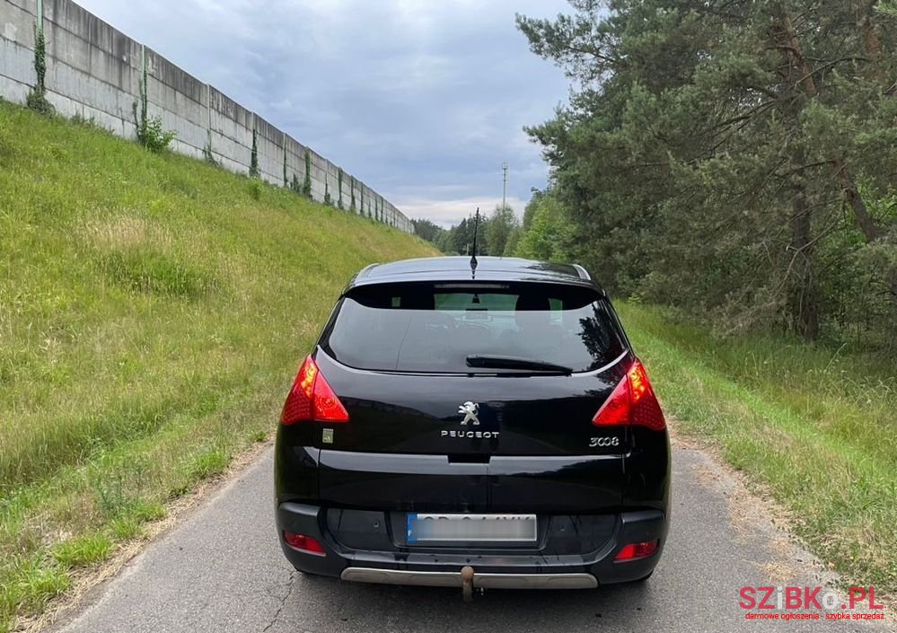 2013' Peugeot 3008 Hybrid4 photo #6
