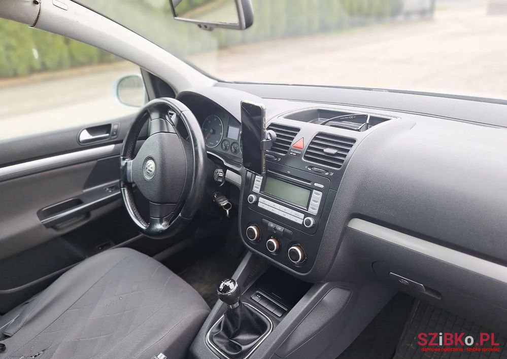 2008' Volkswagen Golf photo #5