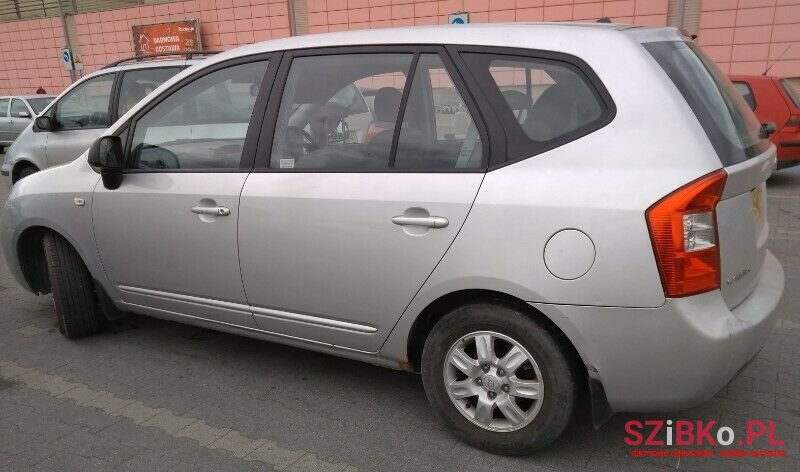 2007' Kia Carens photo #2