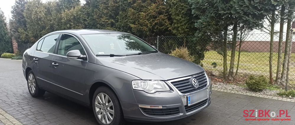 2005' Volkswagen Passat photo #4