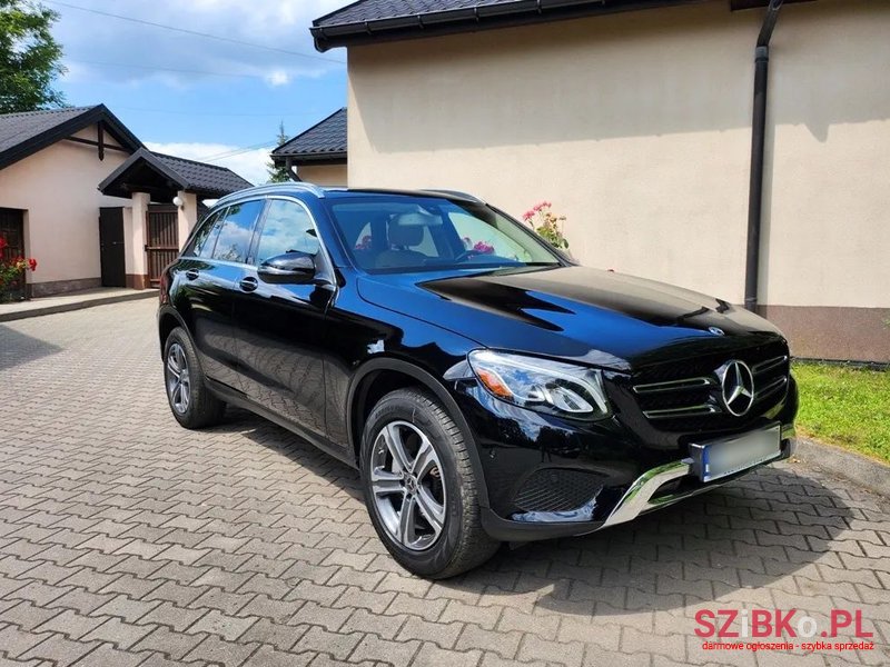 2019' Mercedes-Benz GLC photo #2