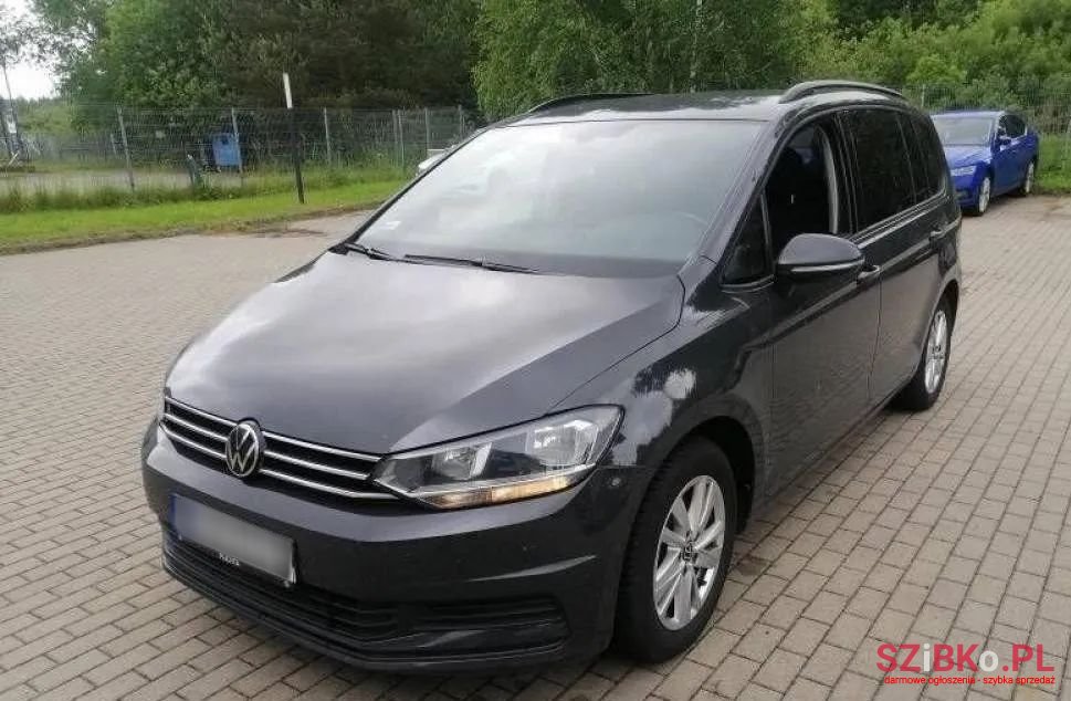 2022' Volkswagen Touran photo #1