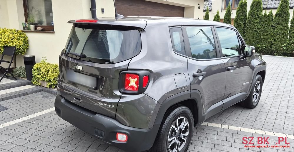 2019' Jeep Renegade photo #3