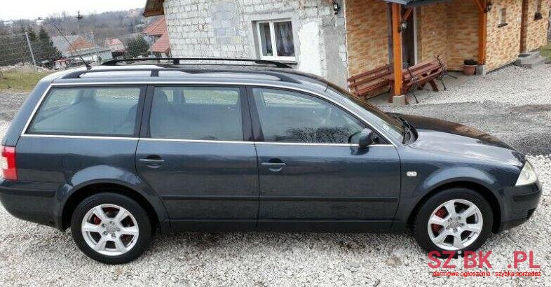 2002' Volkswagen Passat photo #2