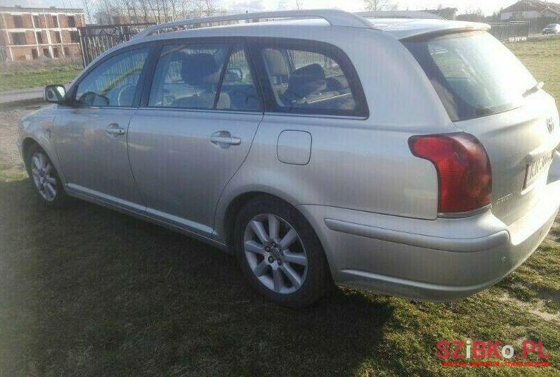 2005' Toyota Avensis photo #1