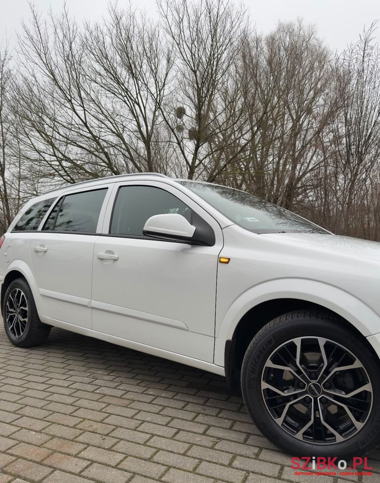 2010' Opel Astra Iii 1.6 photo #2