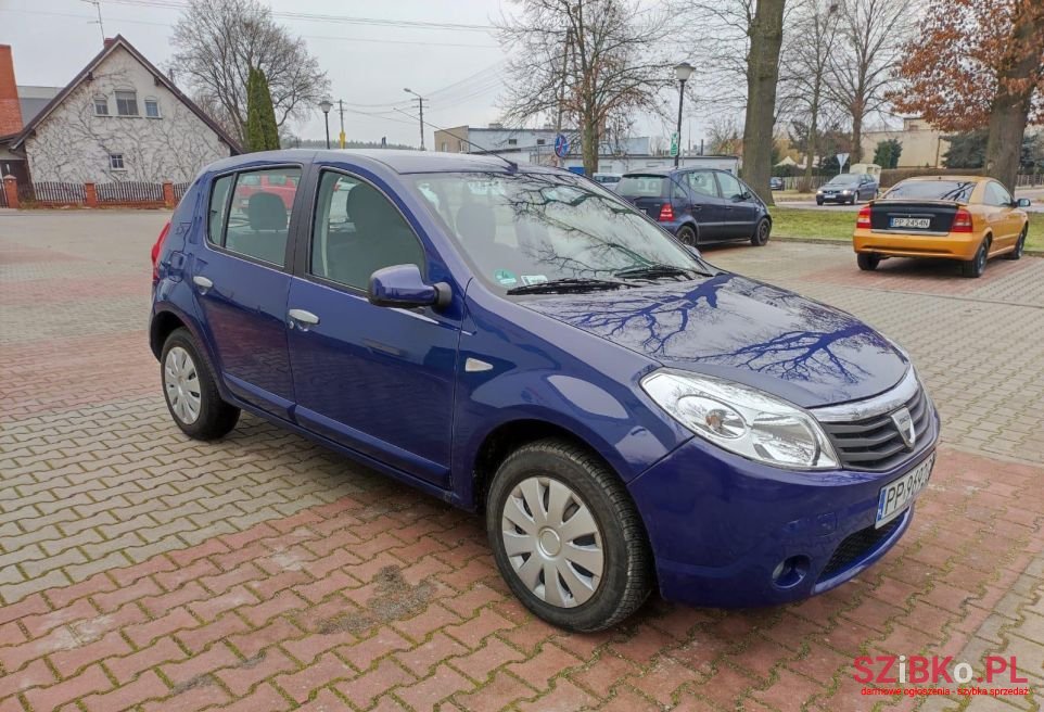 2009' Dacia Sandero photo #2