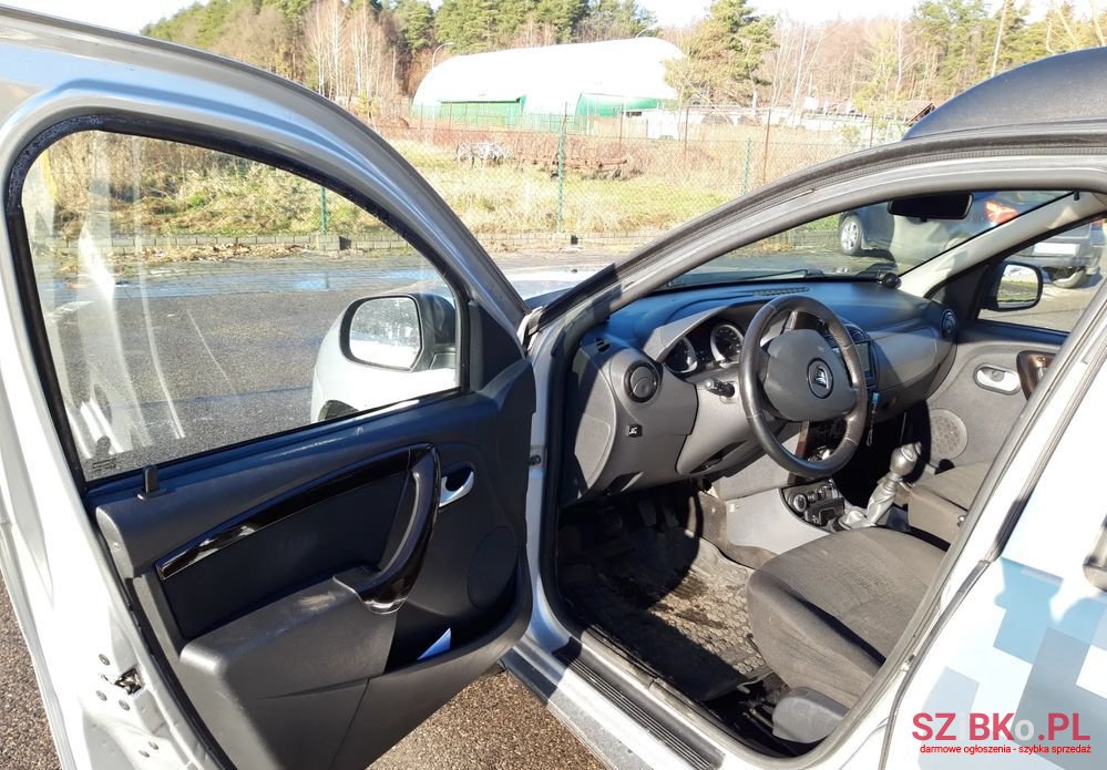 2011' Dacia Duster 1.6 photo #3