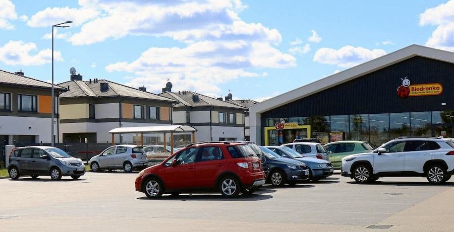 Cieżkie życie kierowcy auta z towarem dla Biedronki. UOKiK stawia poważne zarzuty