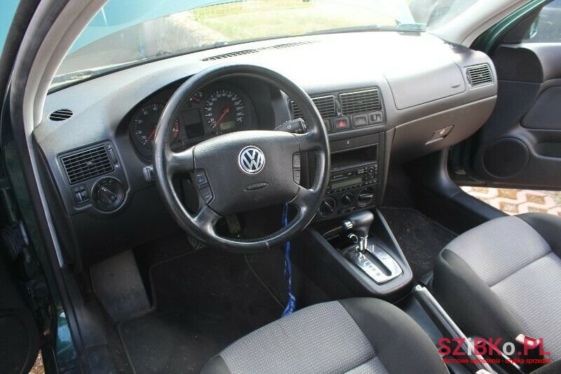 2003' Volkswagen Golf photo #3