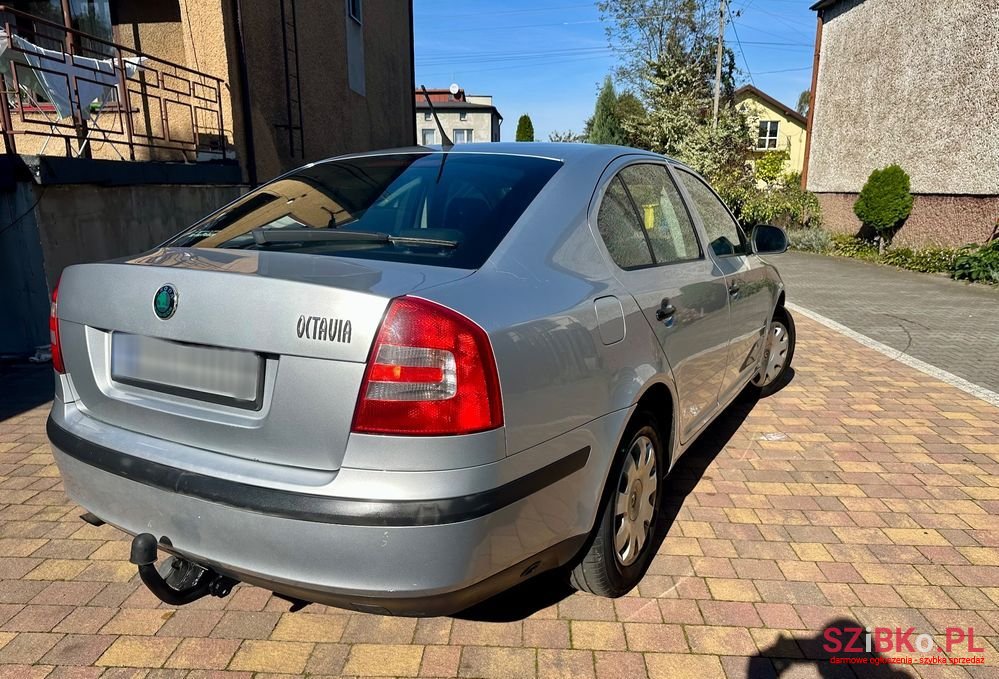 2012' Skoda Octavia 1.6 Ambiente photo #3