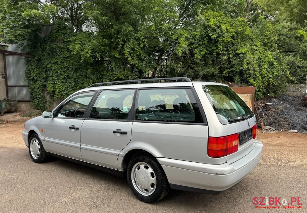1995' Volkswagen Passat Variant 1.6 Gl photo #5