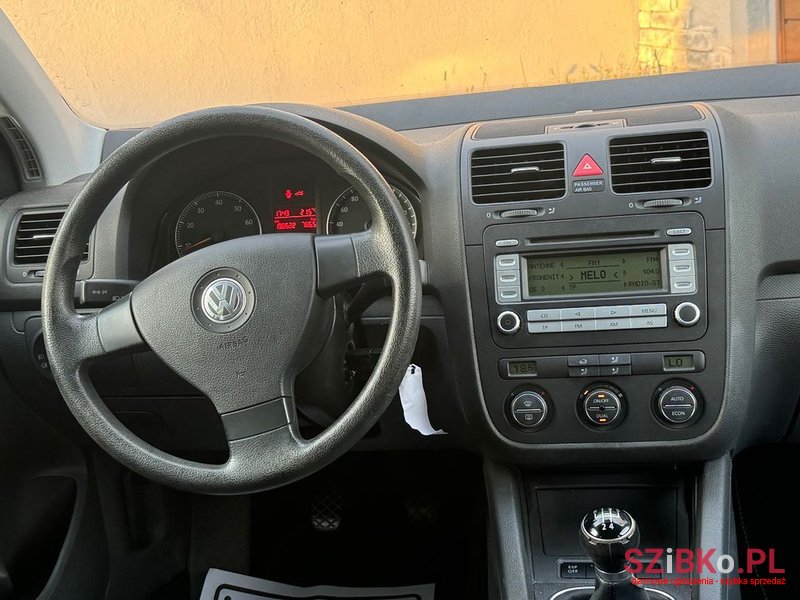 2008' Volkswagen Golf photo #6