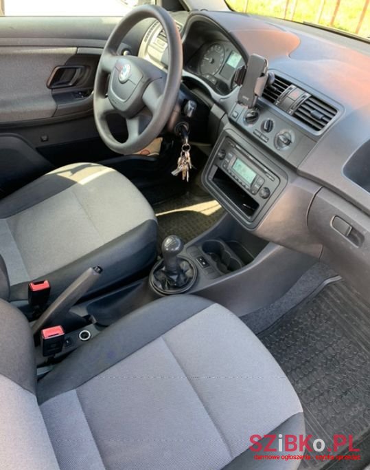 2011' Skoda Fabia photo #5