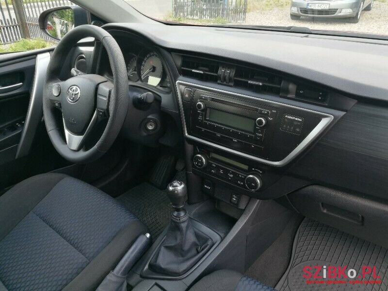 2013' Toyota Auris photo #5