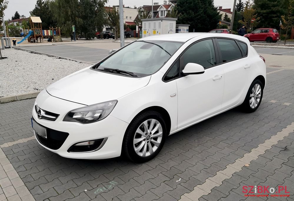 2014' Opel Astra photo #2