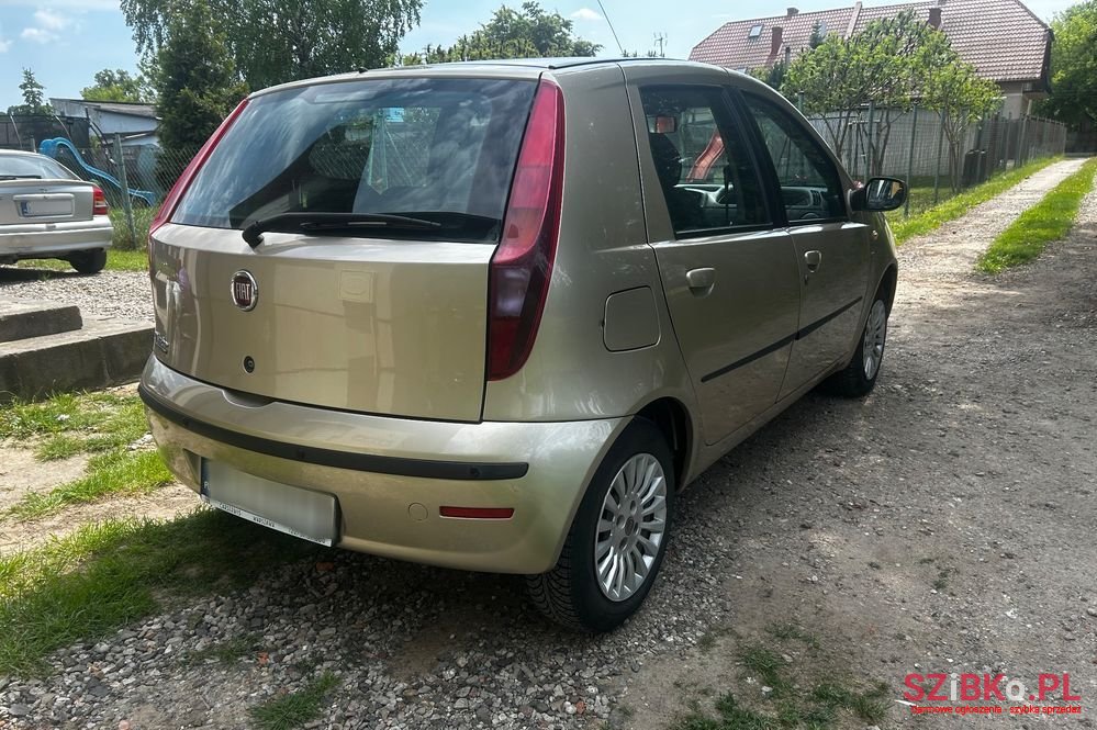2010' Fiat Punto photo #4