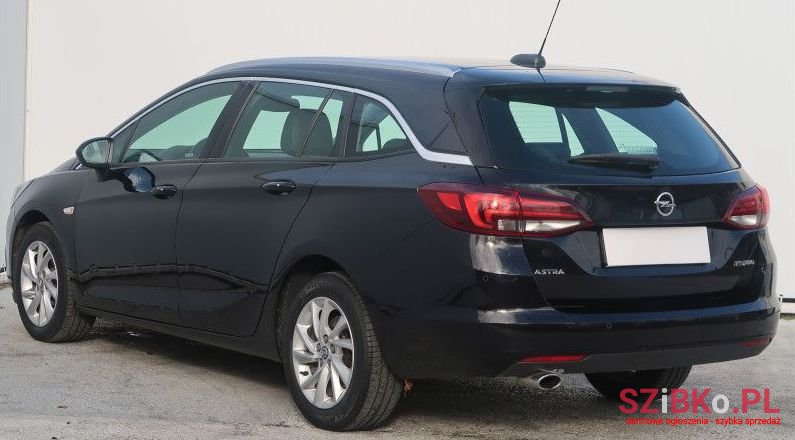 2017' Opel Astra photo #3