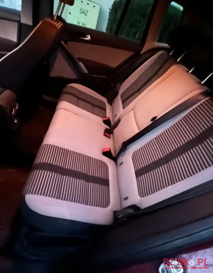 2009' Volkswagen Tiguan photo #2