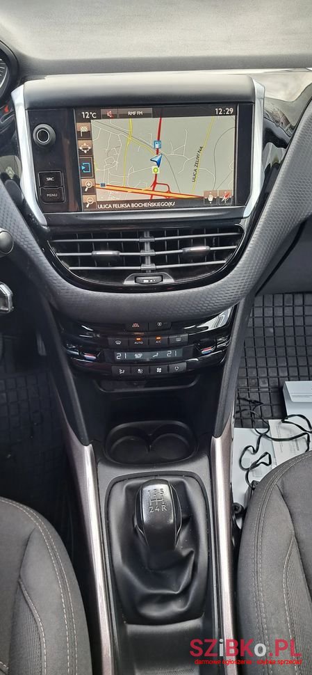 2015' Peugeot 2008 photo #6