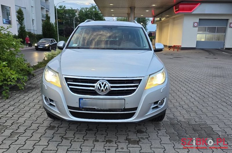 2011' Volkswagen Tiguan photo #2