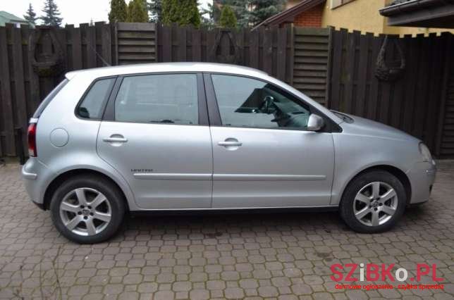 2008' Volkswagen Polo photo #2