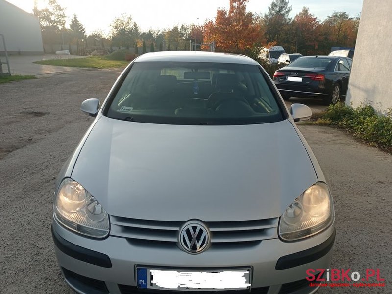 2005' Volkswagen Golf photo #2