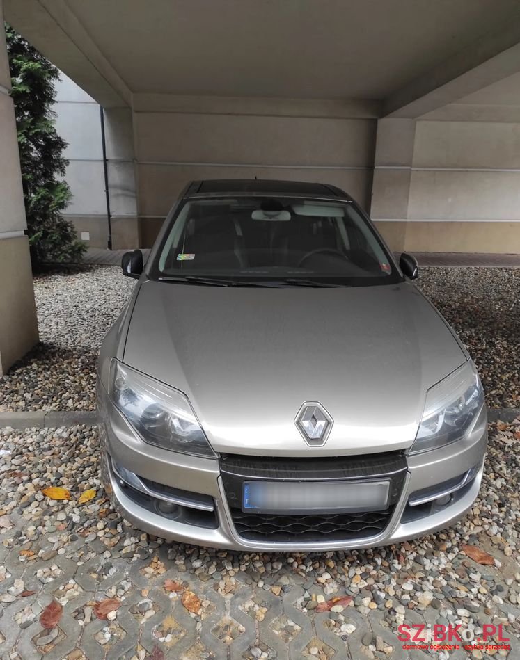 2011' Renault Laguna photo #1