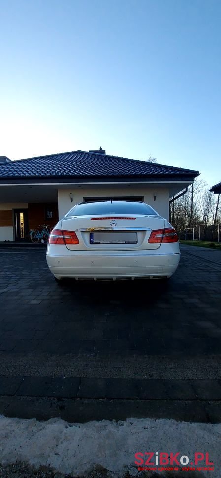 2010' Mercedes-Benz E-Class photo #5