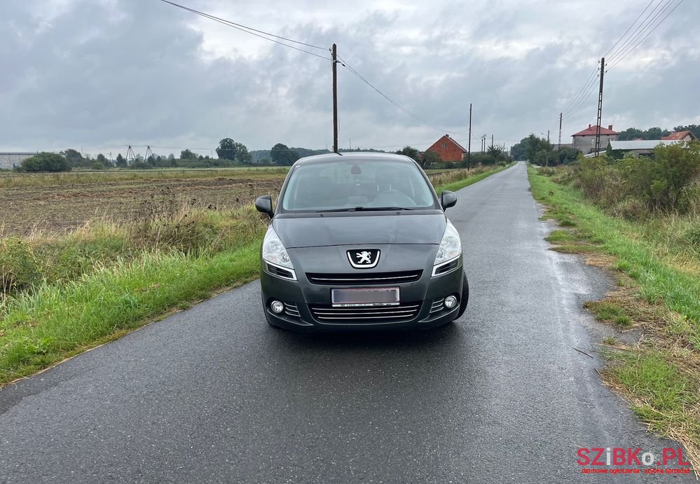 2010' Peugeot 5008 photo #2