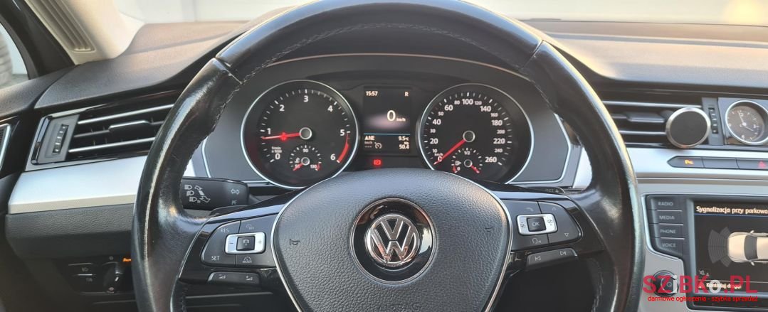 2017' Volkswagen Passat photo #2