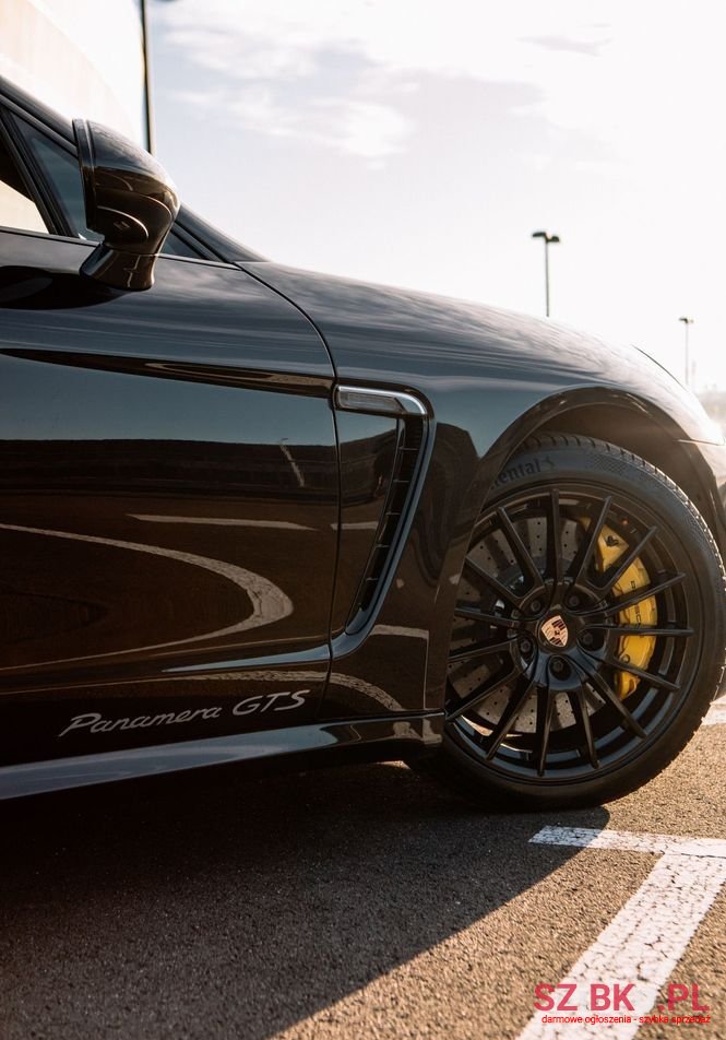 2014' Porsche Panamera Gts photo #2