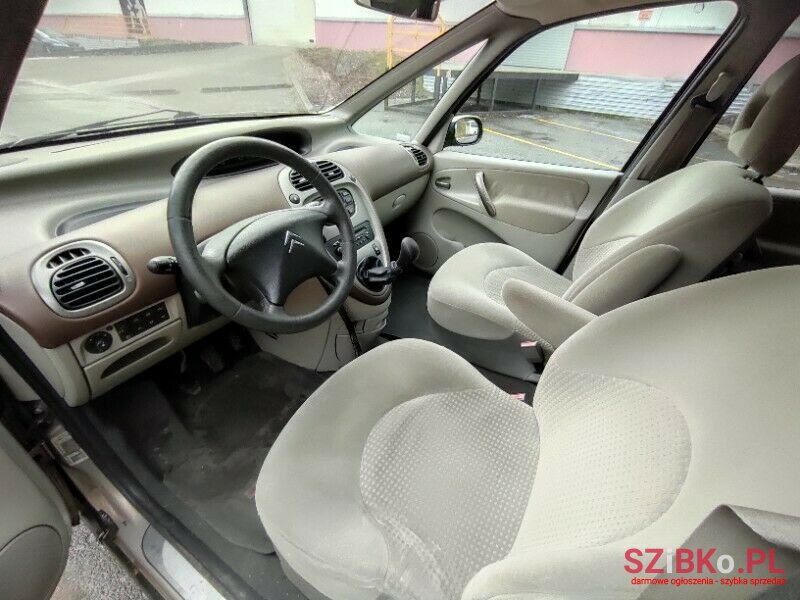 2004' Citroen Xsara Picasso photo #2