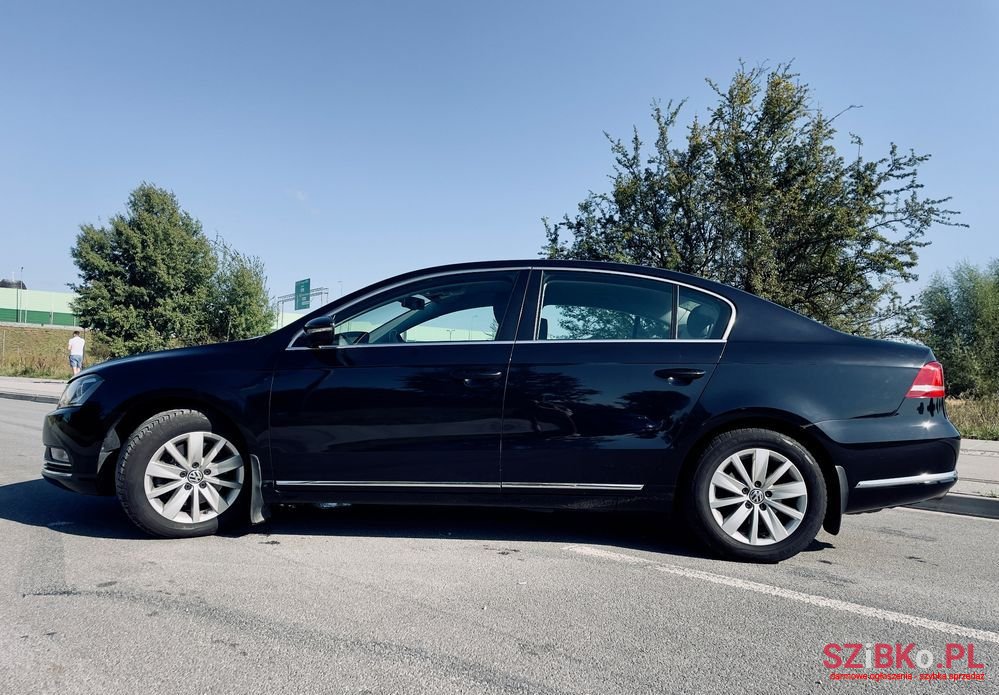 2011' Volkswagen Passat photo #3