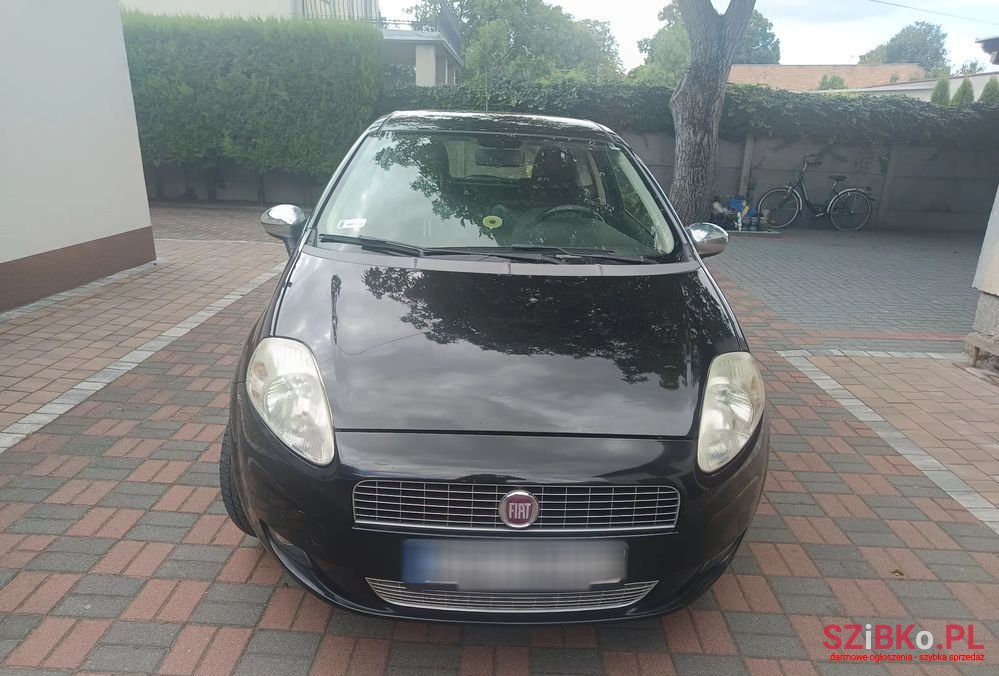 2009' Fiat Grande Punto photo #1