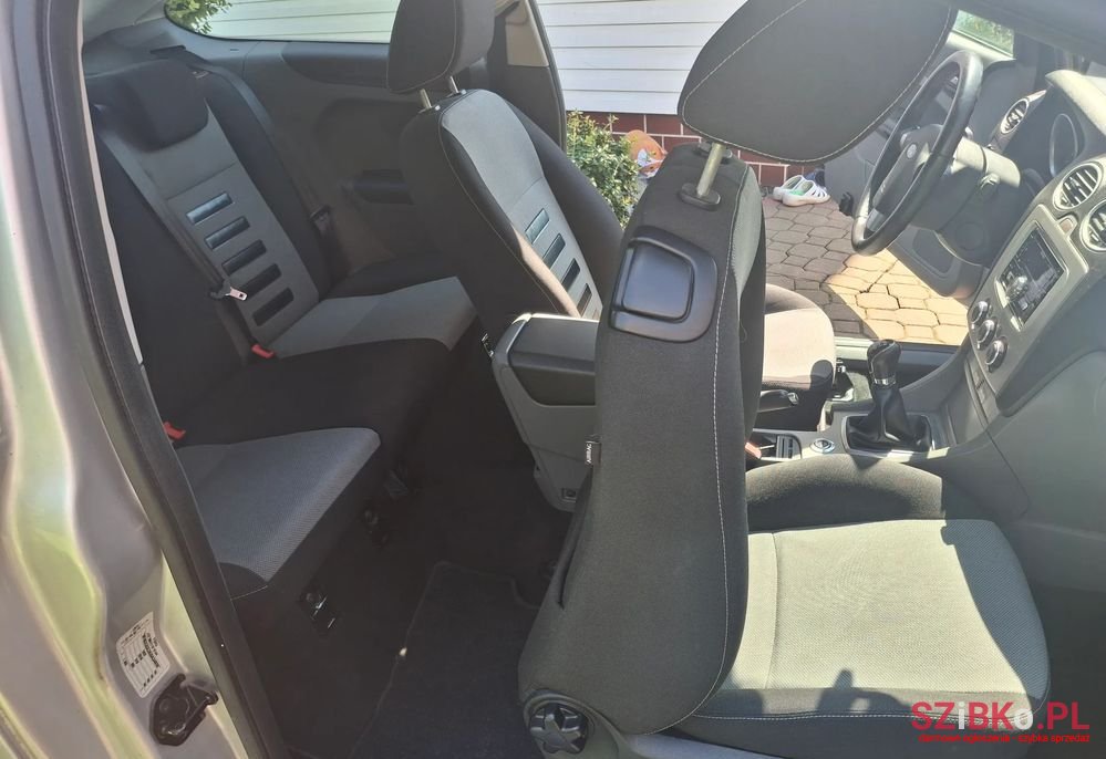 2010' Ford Focus photo #6