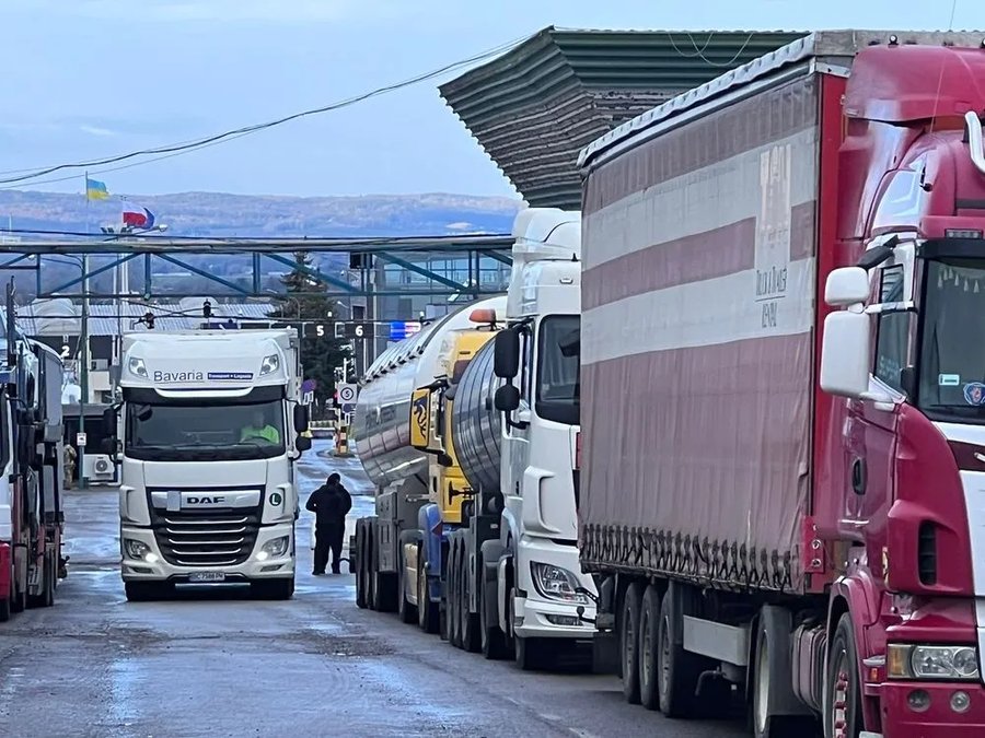 Блокада на кордоні з Польщею продовжується: у чергах в бік України 2600 вантажівок – ДПСУ