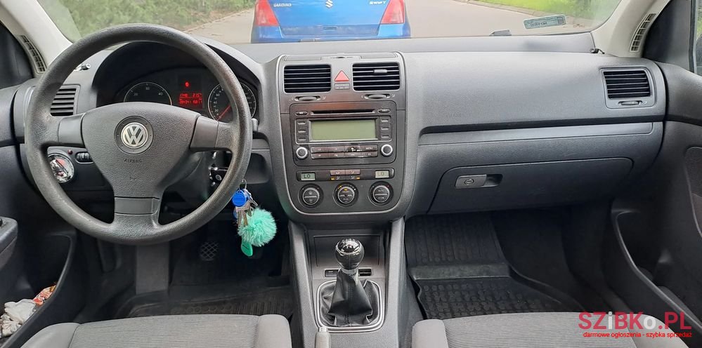 2006' Volkswagen Golf photo #1