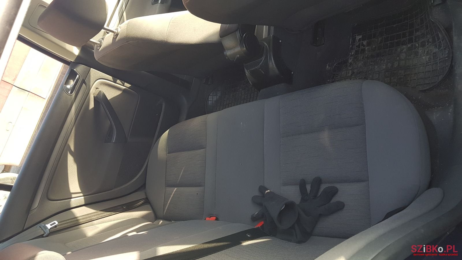 2004' Volkswagen Golf V photo #2