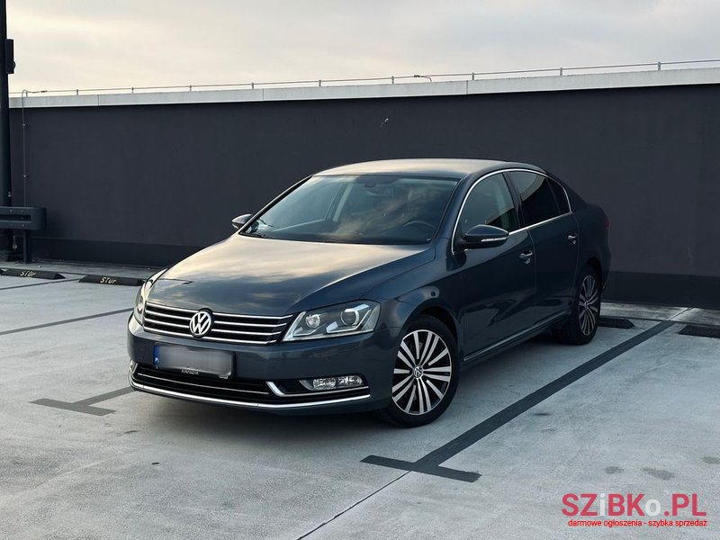 2011' Volkswagen Passat photo #4